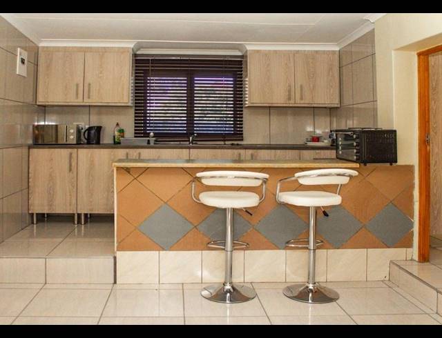 10 BEDROOM HOUSE FOR SALE IN ANERLEY